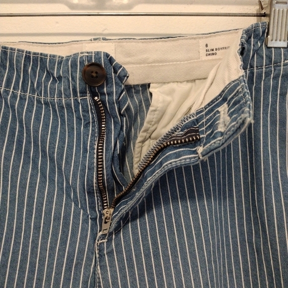 Gap - Striped Slim Boyfriend Chino Crop Pants - Picture 4 of 13